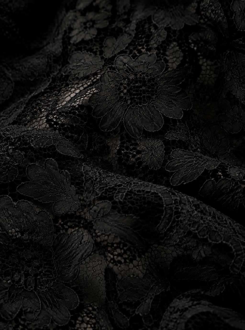Dentelle noire, gros plan
